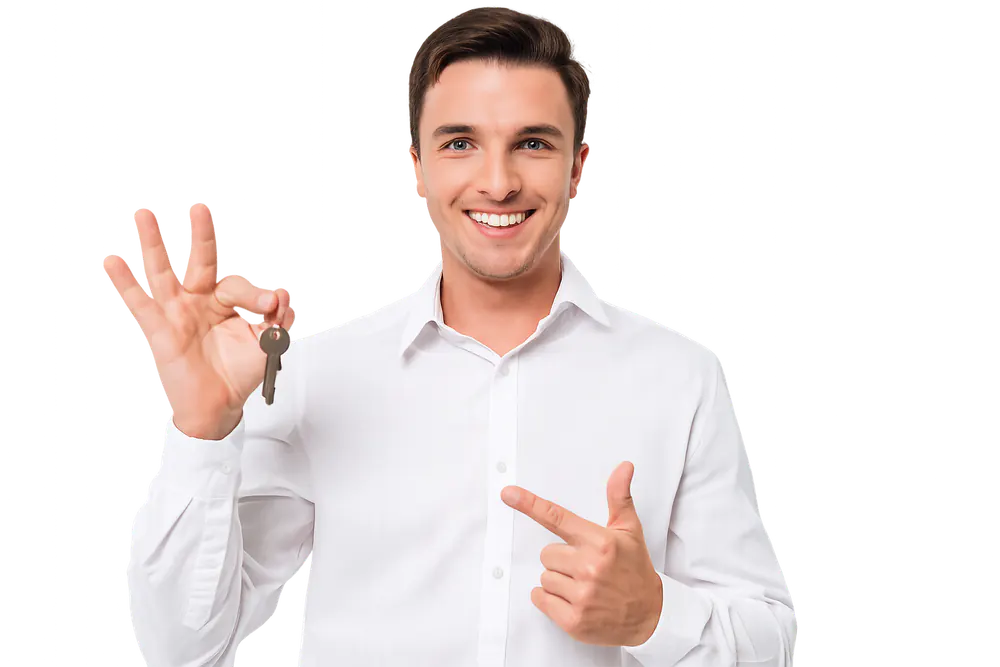 Proprietario privato sorridente con chiavi di casa